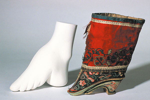 Collection Musée international de la Chaussure. Crédit photo : J. GARNIER
